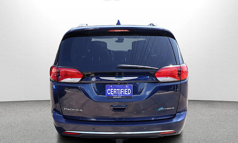 2018 Chrysler Pacifi...