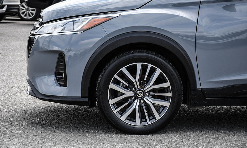 2021 Nissan Kicks Sv...