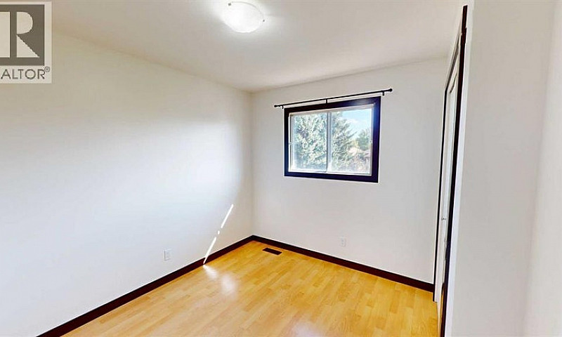 9903 71A Avenue Gran...
