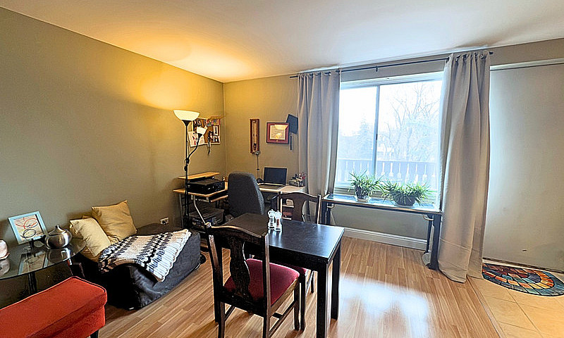 Charming 1Bdrm Condo...