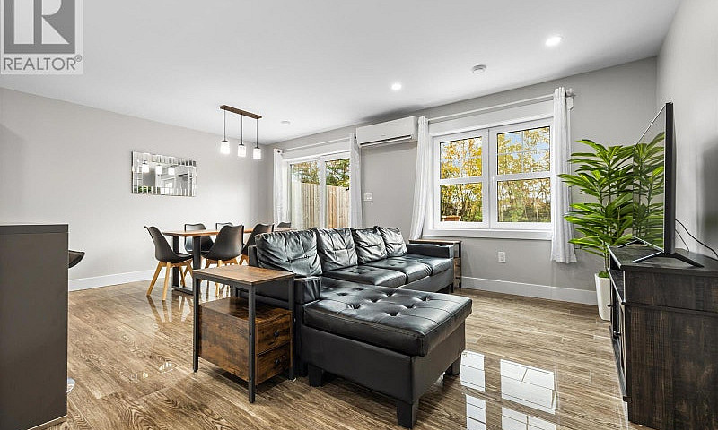 86 Enderis Lane West...
