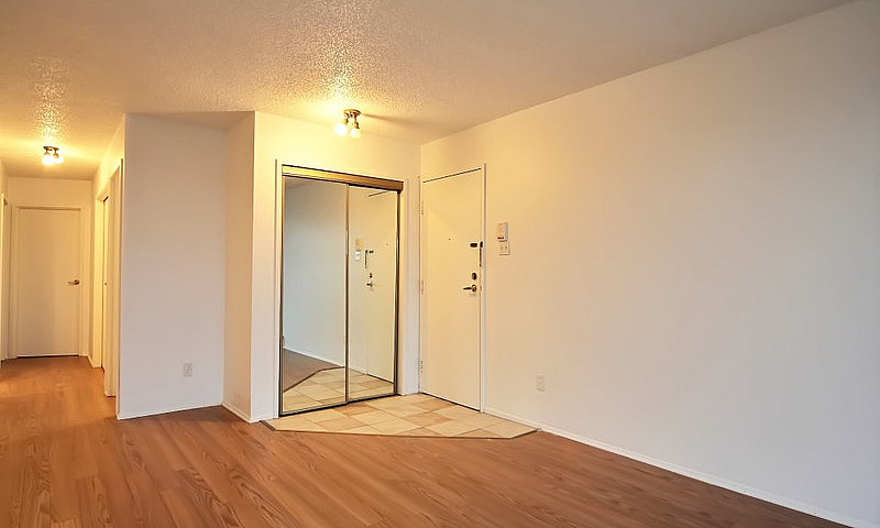 4 1/2 Style Condo Au...