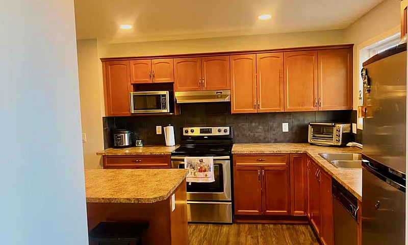 Calgary 4 Bed 3.5 Ba...