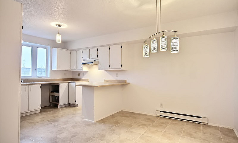 4 1/2 Style Condo Au...