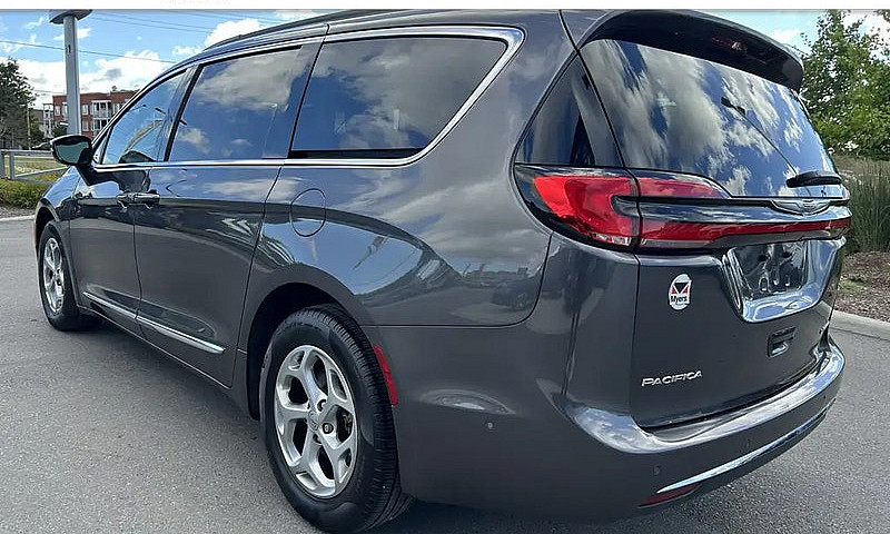 2023 Chrysler Pacifi...