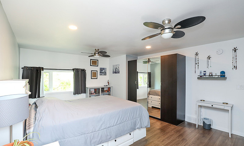 Country Home Close T...