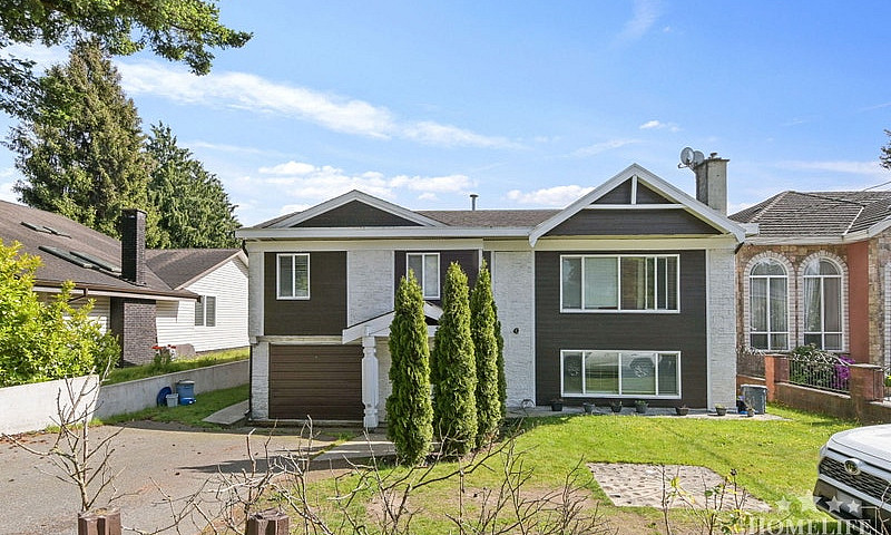 Spacious 5-Bed Famil...