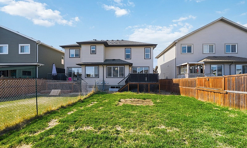 Leduc 3 Bed 2.5 Bath...