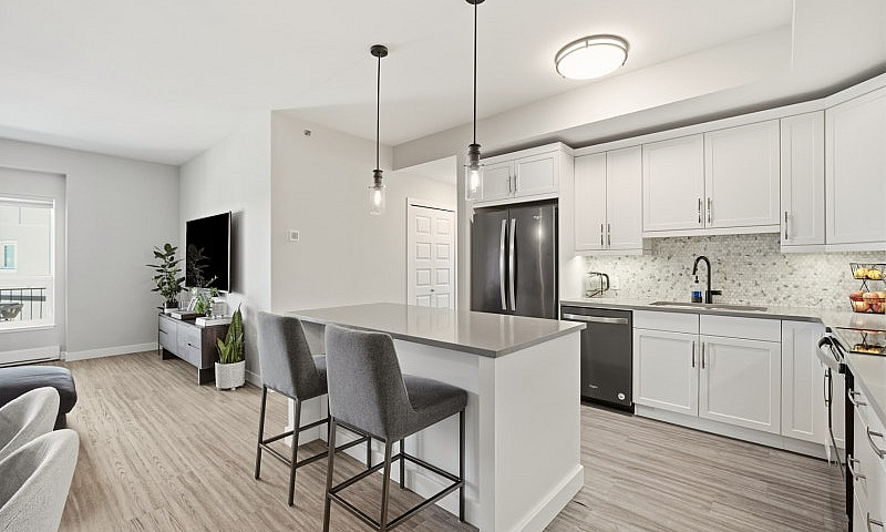 2 Bedroom 2 Bath Bri...