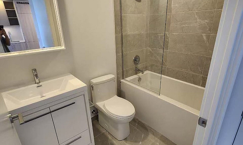 Distressed 1Br Condo...