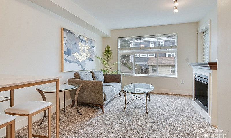 Modern 1 Bedroom + D...