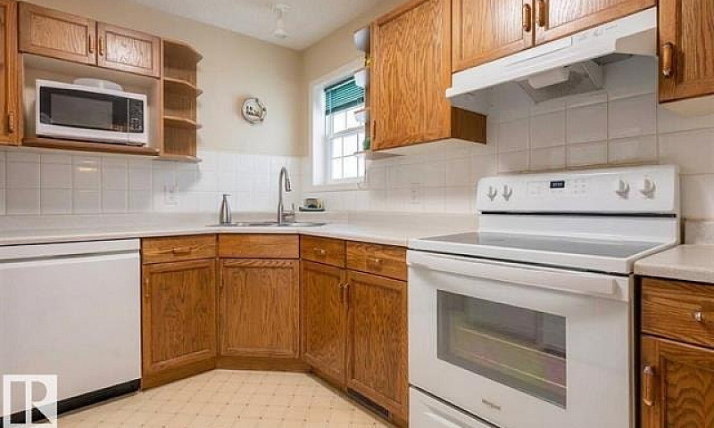 3 Bed Townhouse Clos...
