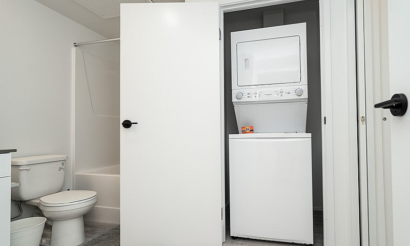 Modern 1Br/1.5Bath I...