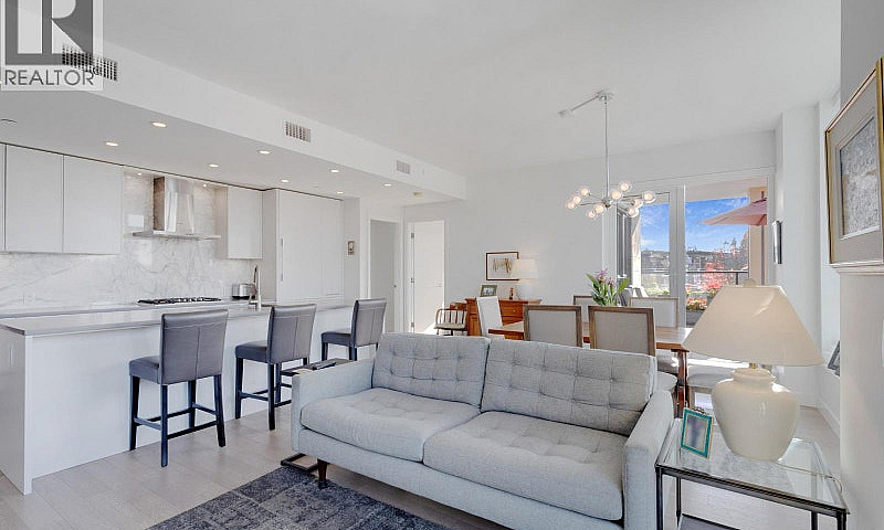 206 3220 Connaught C...