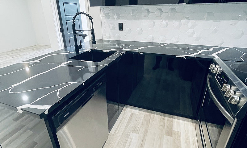 Luxurious 2-Bedroom,...