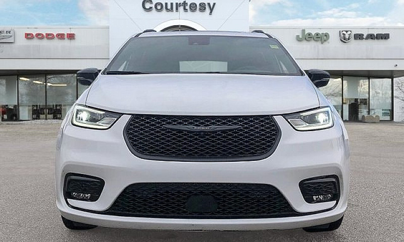 2024 Chrysler Pacifi...