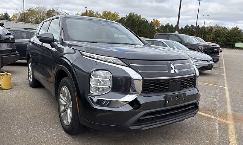 2025 Mitsubishi Outl...