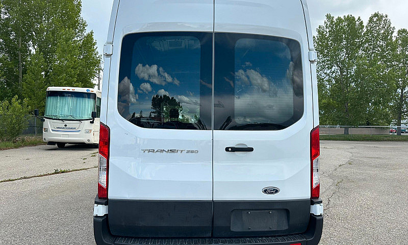 2021 Ford Transit T2...