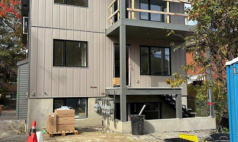 E - 1171 Emperor Ave...