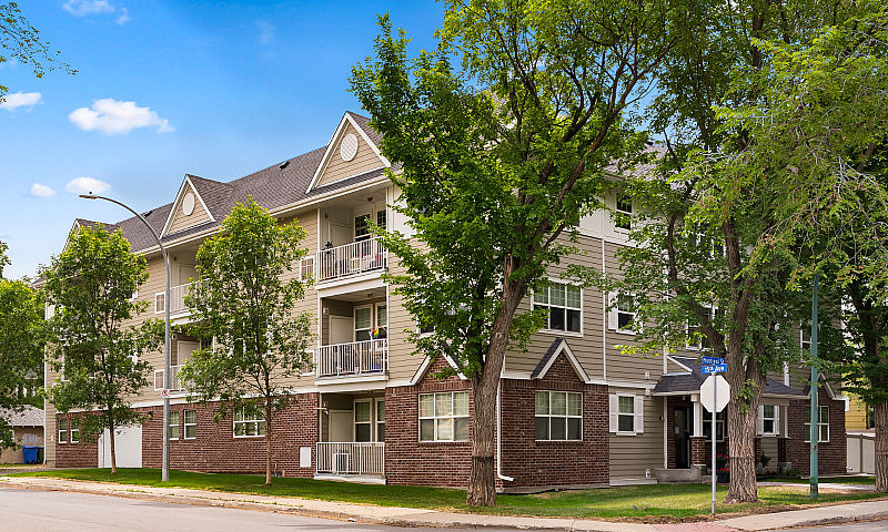 #206-2313 Montreal S...
