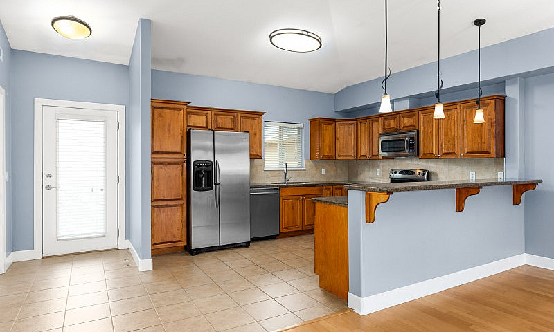 #335 - 3996 Beach Av...