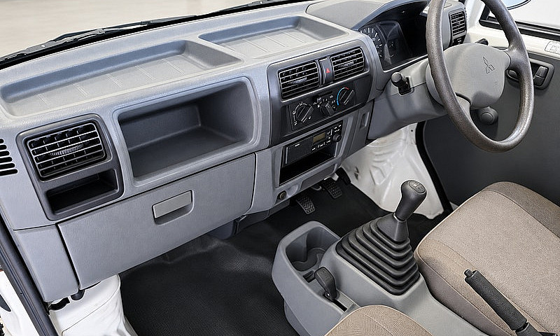 2006 Mitsubishi Mini...
