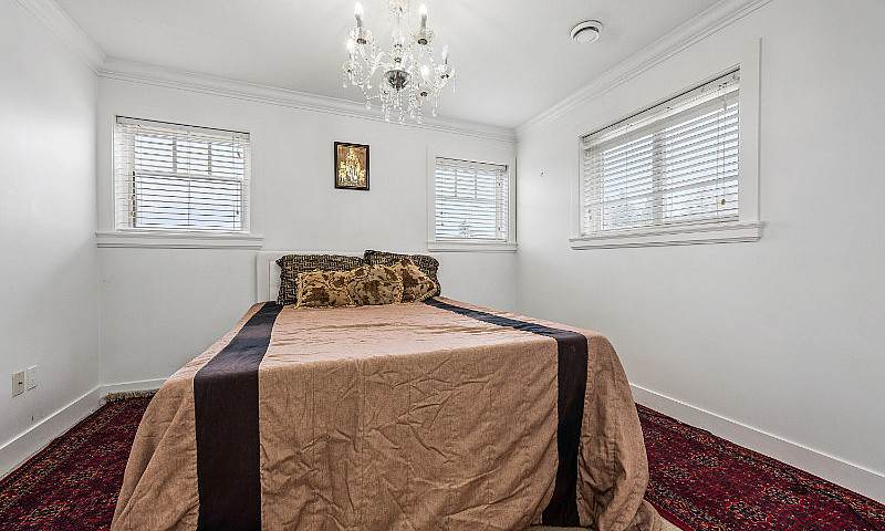 6-Bedroom, 4-Bathroo...