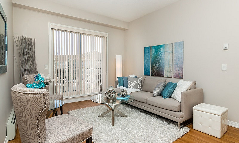 1+Den Suites At Beac...