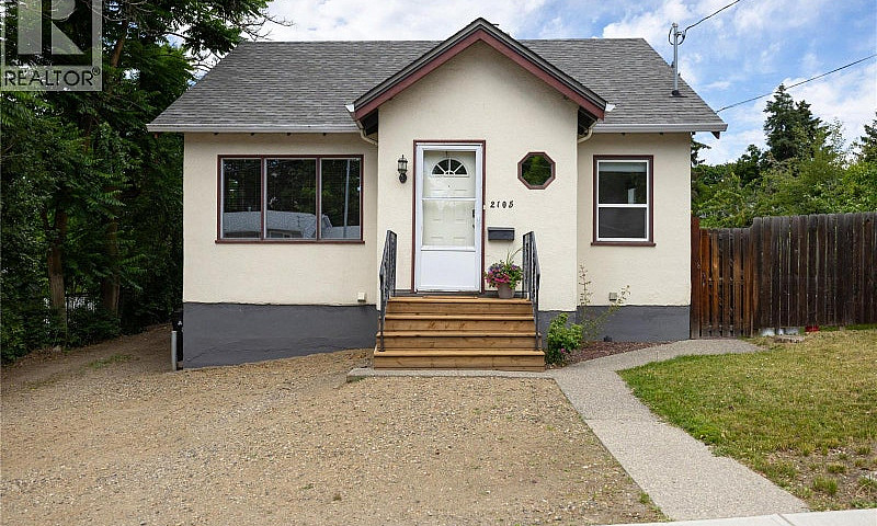2105 32 Avenue Verno...