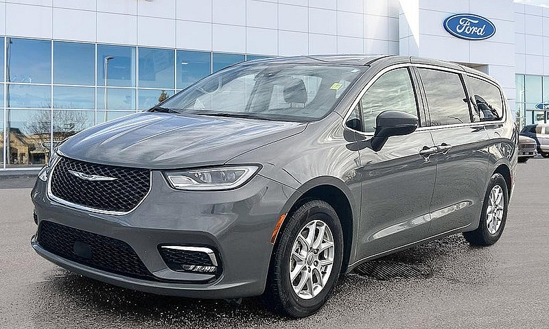 2023 Chrysler Pacifi...