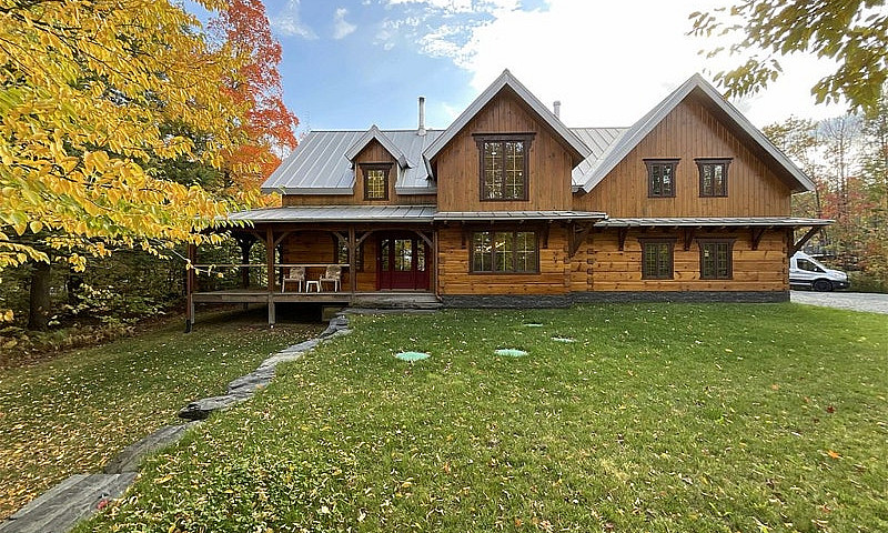 $2,750,000 - 2 Store...
