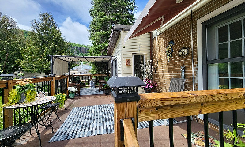 Beautiful 3 Bed 2 Ba...