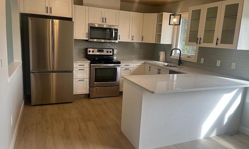 Beautiful 4-Bed 3 Ba...