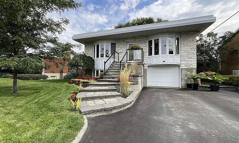 $749,000 - Bungalow ...