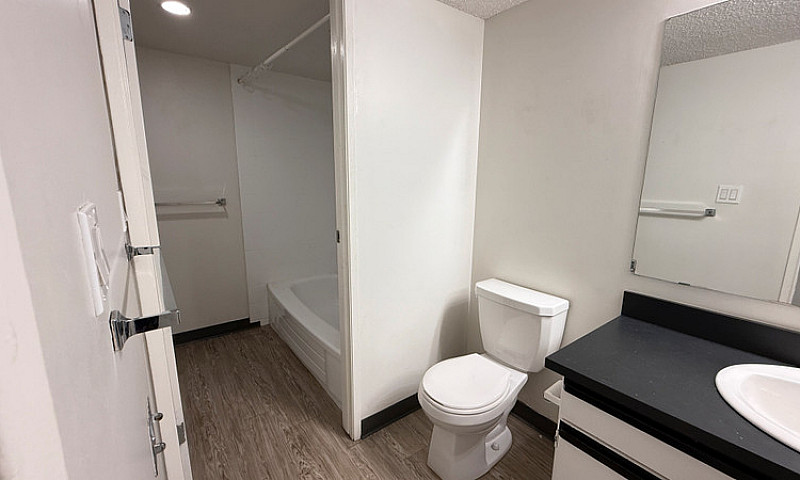 Classic 2 Bed 1 Bath...