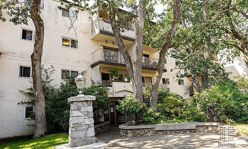 Esquimalt  Apartment...