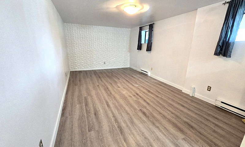  Bright, Spacious 2-...