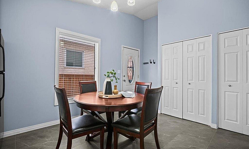 4-Bedroom House In R...