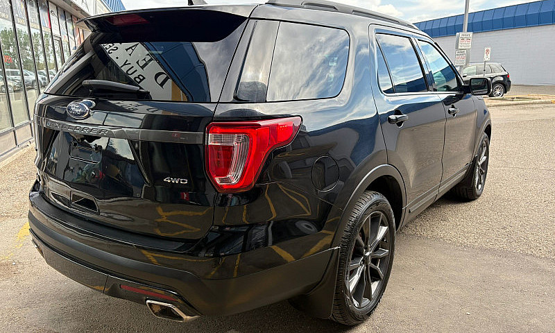 2017 Ford Explorer E...