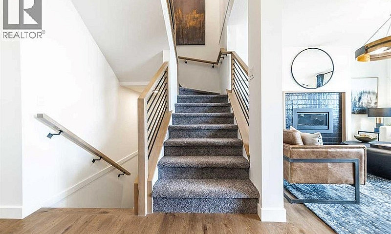2104 Lancaster Heigh...