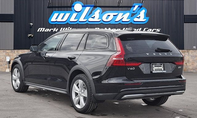 2025 Volvo V60 Cross...