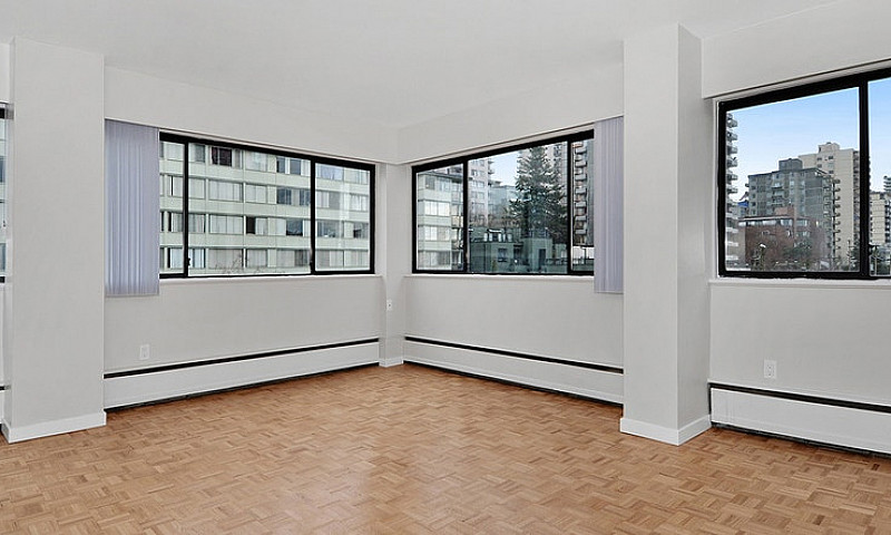 Pacific Beach Apartm...