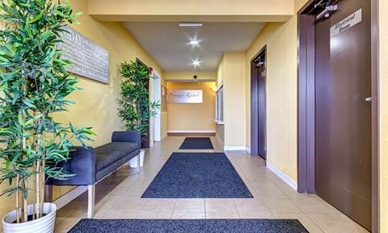 Montrose Manor - Gre...