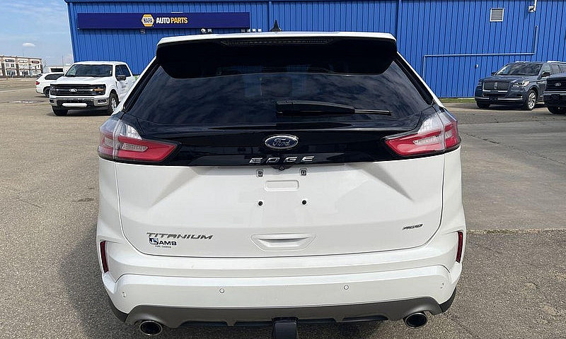 2022 Ford Edge Titan...