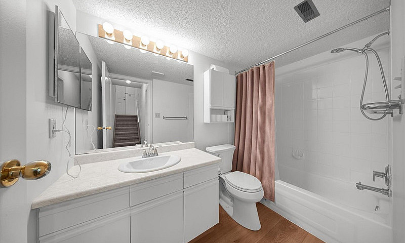Full Renovated Townh...