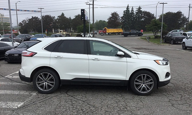 2020 Ford Edge Titan...
