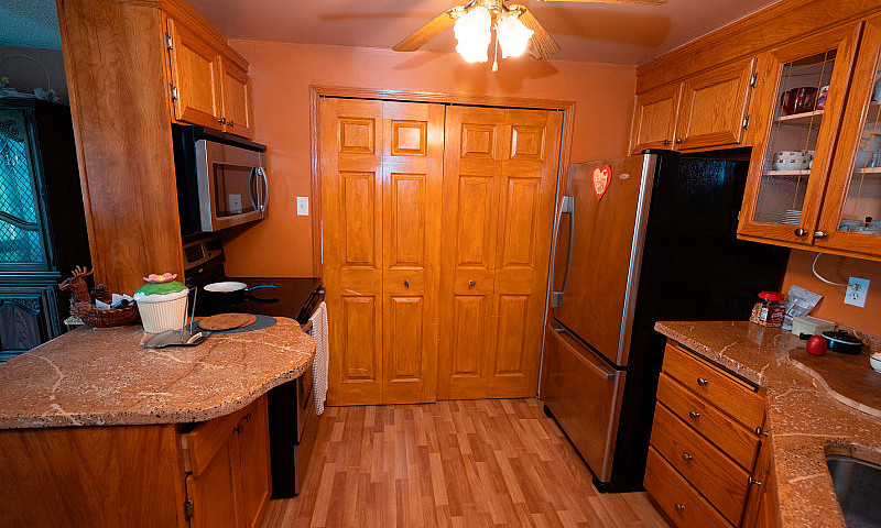 ***503-315 Hodder Av...