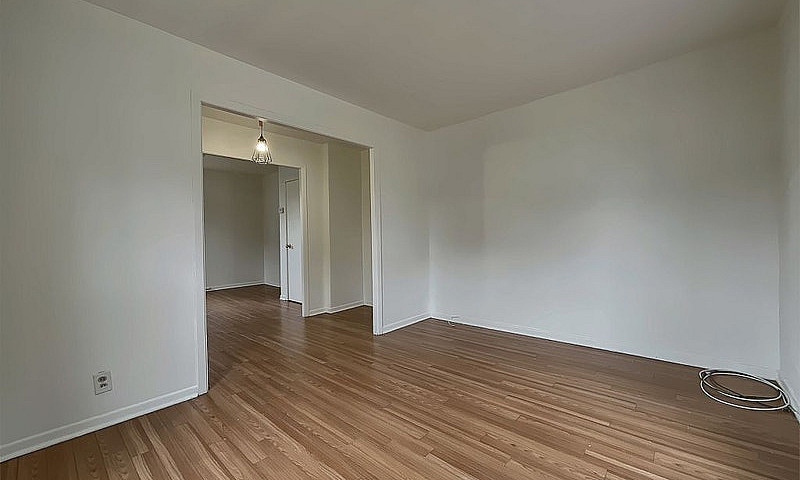 $396,000 - 1 1/2 Sto...