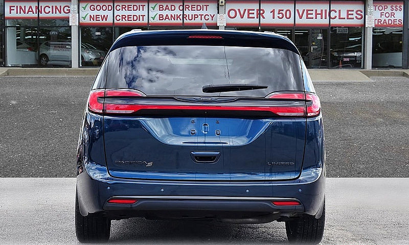 2025 Chrysler Pacifi...