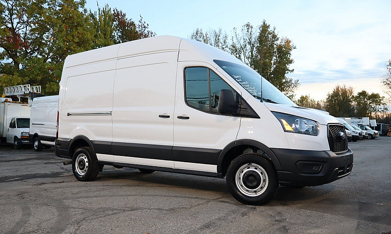 2025 Ford Transit T-...
